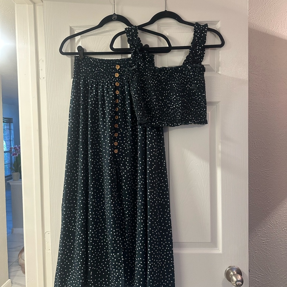 SHEIN Two-Piece Set – Polka Dot Crop Top + Green Button Maxi Skirt – Small 💚